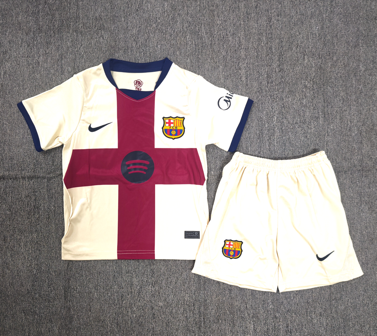 FC Barcelona Kindertrikot mit rotem Kreuz
